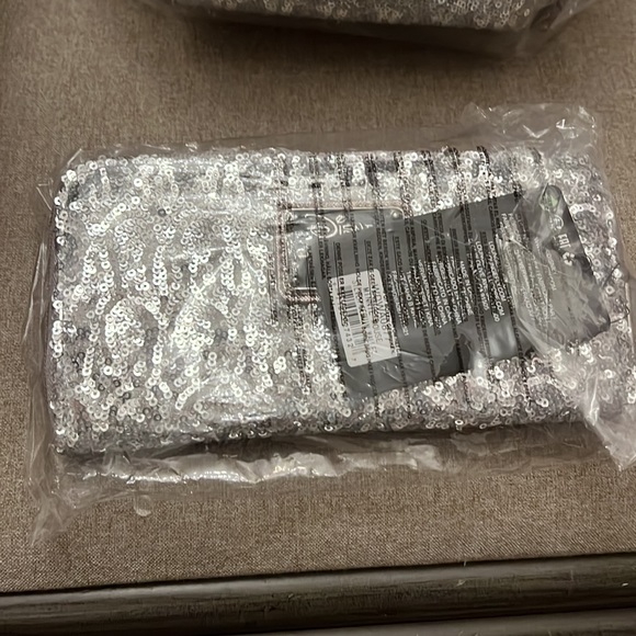 SOLD!!! Loungefly NWT Silver sequin with wallet - Picture 4 of 8